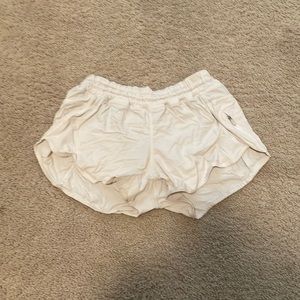 Lululemon Tracker shorts size 8 Color white 2.5 inch